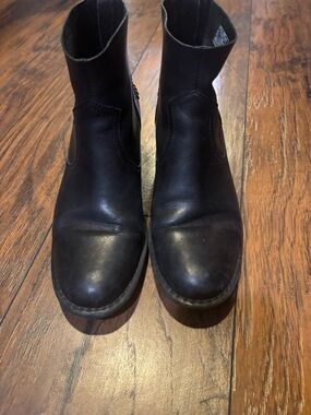 Ugh Black Leather Chelsea Boots